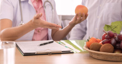 Nutritionists,Are,Instructions,On,How,To,Eat,A,Healthy,Diet.